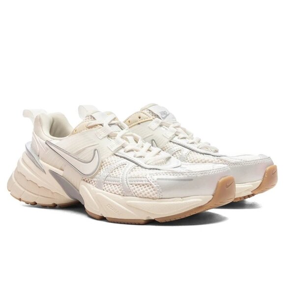 Nike V2k Run Sneakers in Sail Light Khaki & Light Smoke Grey 7 Womens Athletic S - Picture 1 of 16